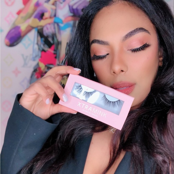 Lashes - Picture 3 of 8